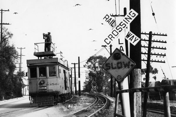 LATL 9350 on the W Line at Marmion Way and Museum Dr in Highland Park December 26, 1945. SCRM Collection.