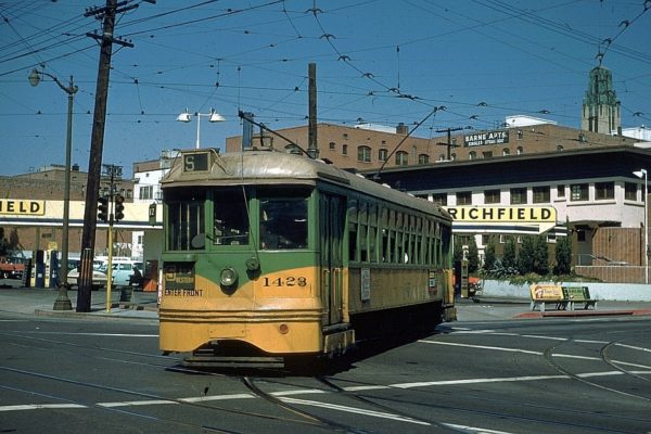 LATL 1423 turns south on Vermont Ave from 7th St in the mid 1950's outbound on the S Line.  Photographer Ira L Swett.